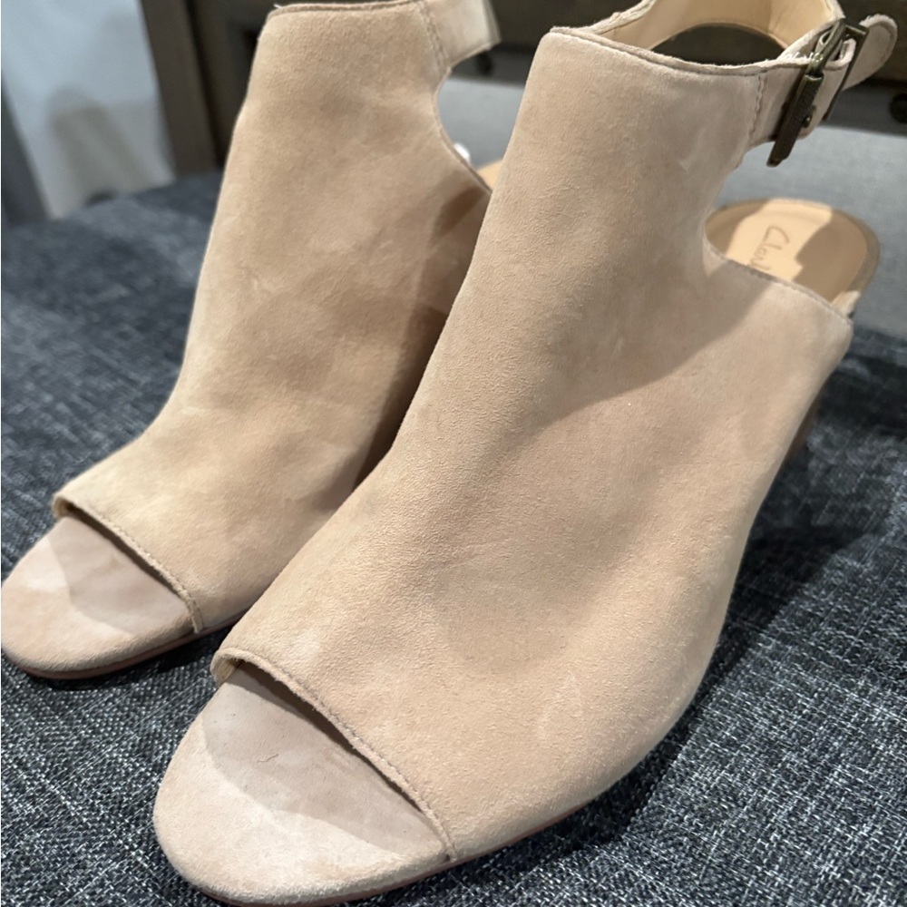 Clarks Tan Mules with Suede Finish and Open-Toe Design